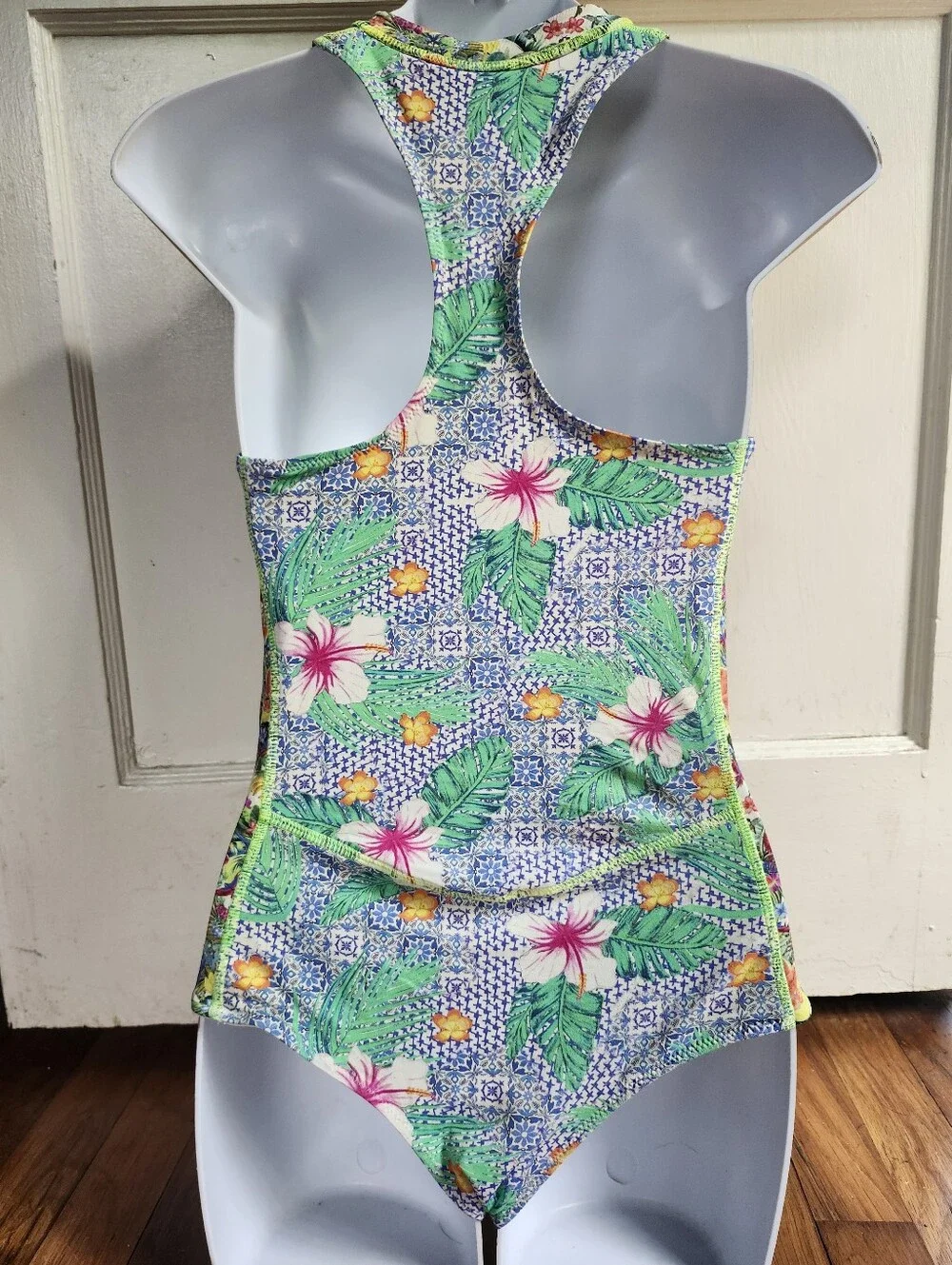 Banana Moon Tropical Floral One-Piece Swimsuit with Front Zip SMALL - Picture 5 of 6